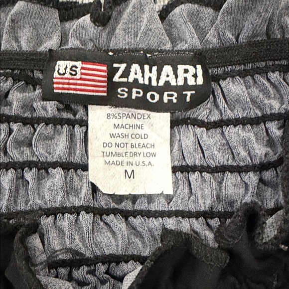 Elegant Black Maxi Dress with White Embroidery - Picture 4 of 4